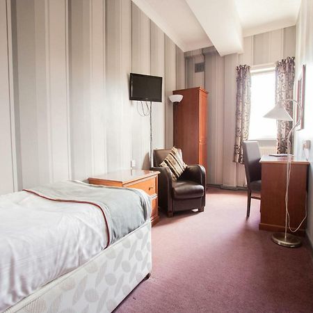 Beveridge Park Hotel Керкколди Экстерьер фото
