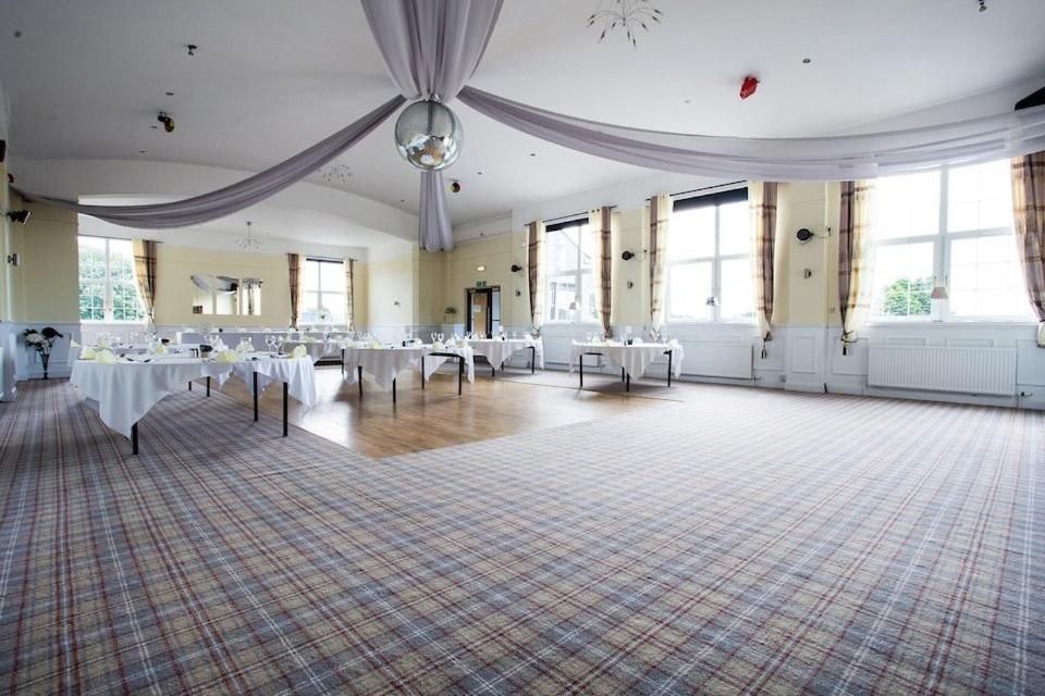 Beveridge Park Hotel Керкколди Экстерьер фото