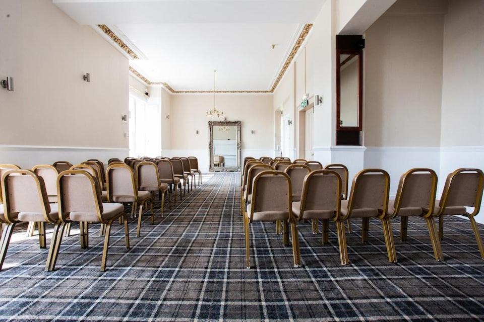Beveridge Park Hotel Керкколди Экстерьер фото
