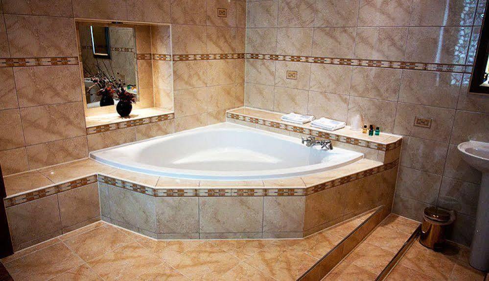 Beveridge Park Hotel Керкколди Экстерьер фото