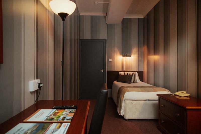 Beveridge Park Hotel Керкколди Экстерьер фото