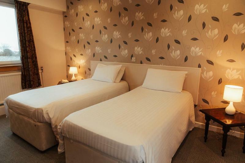 Beveridge Park Hotel Керкколди Экстерьер фото